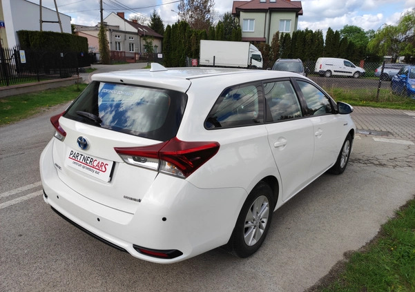 Toyota Auris cena 72000 przebieg: 95000, rok produkcji 2018 z Brzesko małe 254